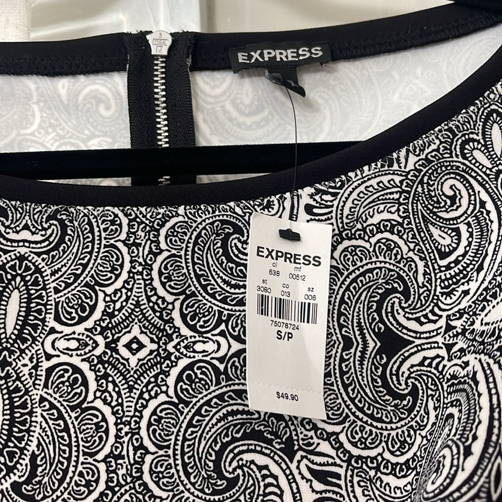 Express‎ Top - Picture 2 of 3